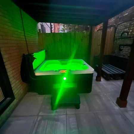 Central London, Jaccuzzi,Newbuild, 2 Bedrooms Two Baths Ngoại thất bức ảnh
